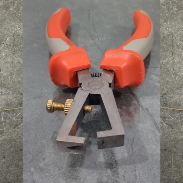 FINDER Wire Stripper